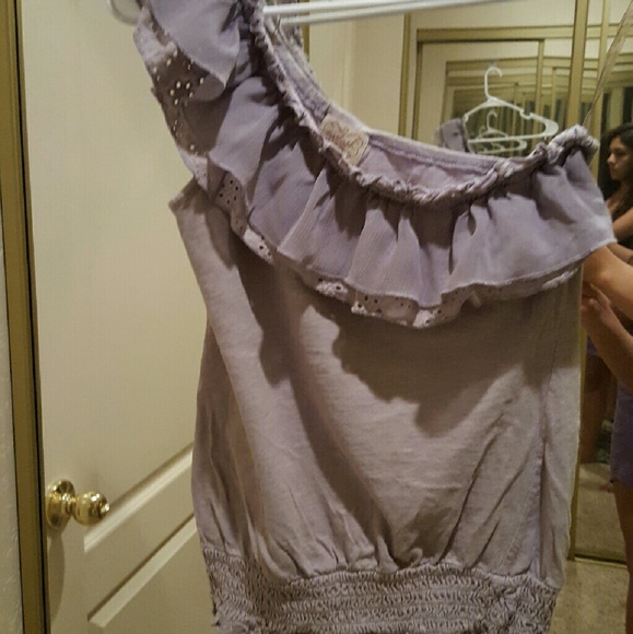 Bundle of shirts and one pair of shorts - Picture 2 of 4