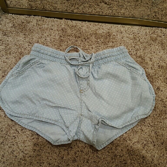 Bundle of shirts and one pair of shorts - Picture 4 of 4