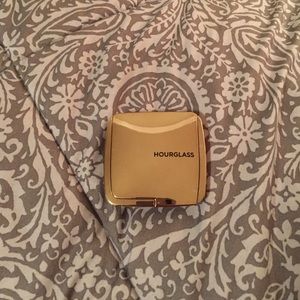 Hourglass Ambient Lighting Bronzer
