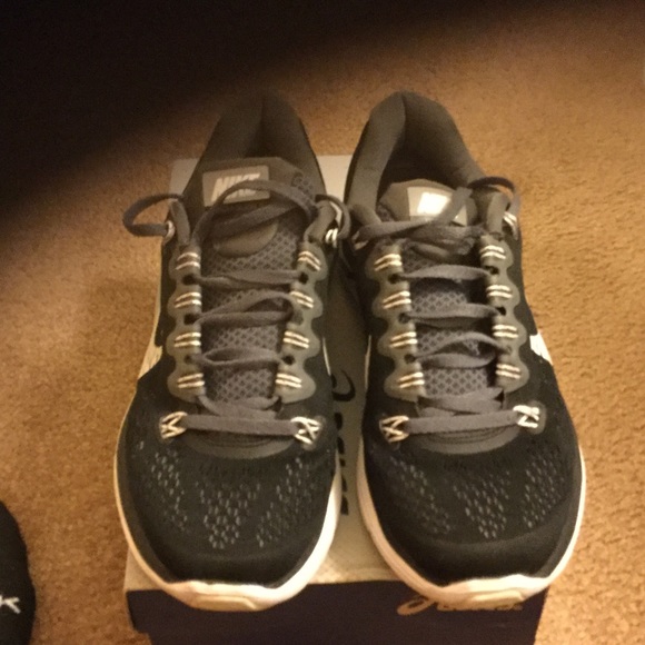 Used Nike Lunar - Picture 2 of 4