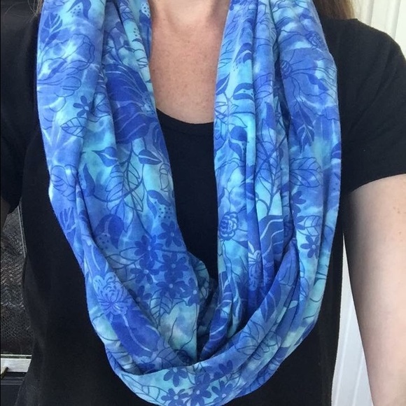Handmade scarf - Picture 1 of 2
