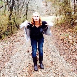 Meet your Posher, Alexis