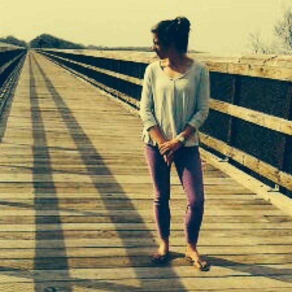 Meet your Posher, Julie - Picture 1 of 1