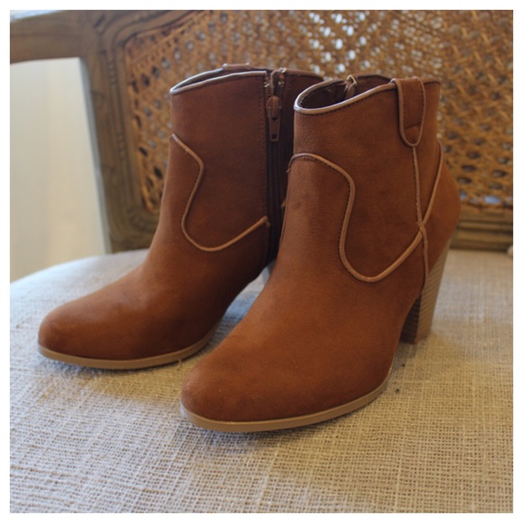 ✨RESTOCKED ✨Chestnut brown bootie - Picture 3 of 4