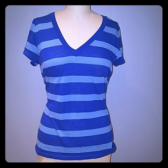 Old Navy V neck T