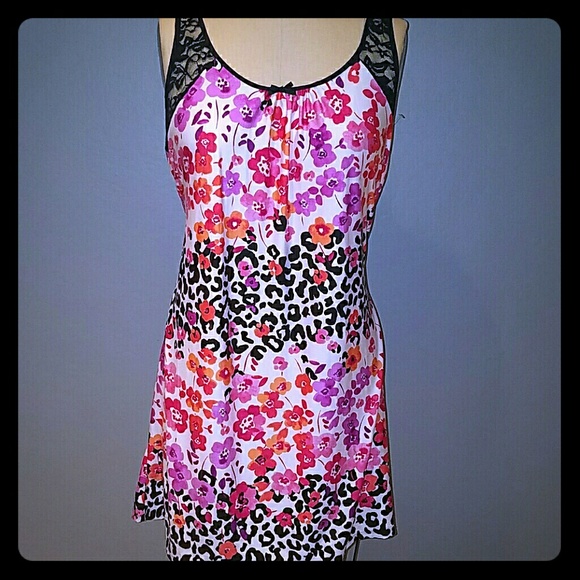 Night gown - Picture 1 of 4