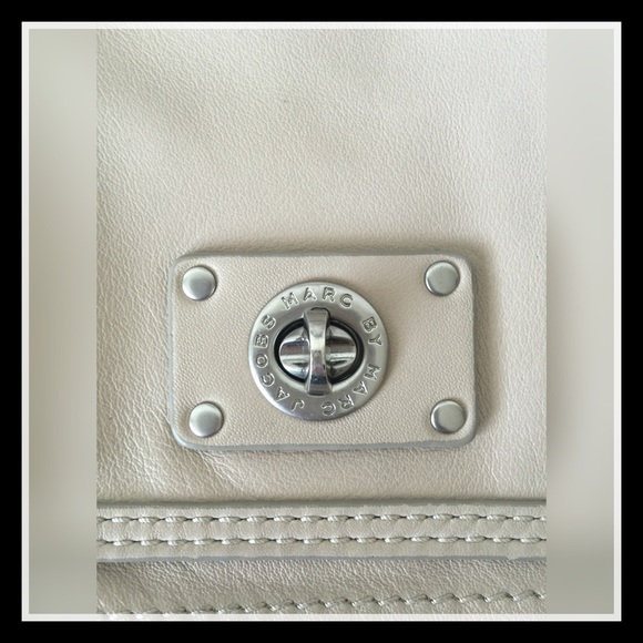 Marc Jacobs Wallet Crossbody - Picture 2 of 4