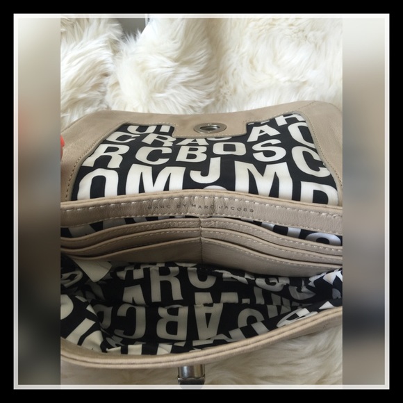 Marc Jacobs Wallet Crossbody - Picture 4 of 4