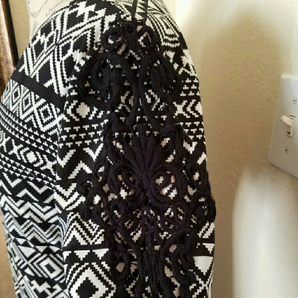 Black and white patterned dress - Picture 4 of 4