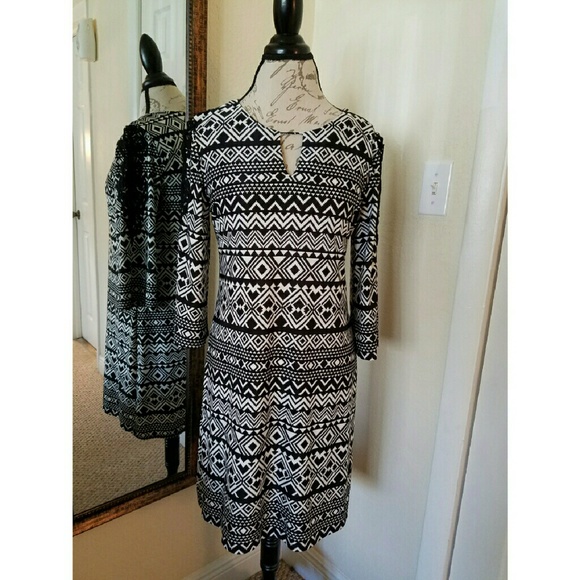 Dresses & Skirts - Black and white patterned dress
