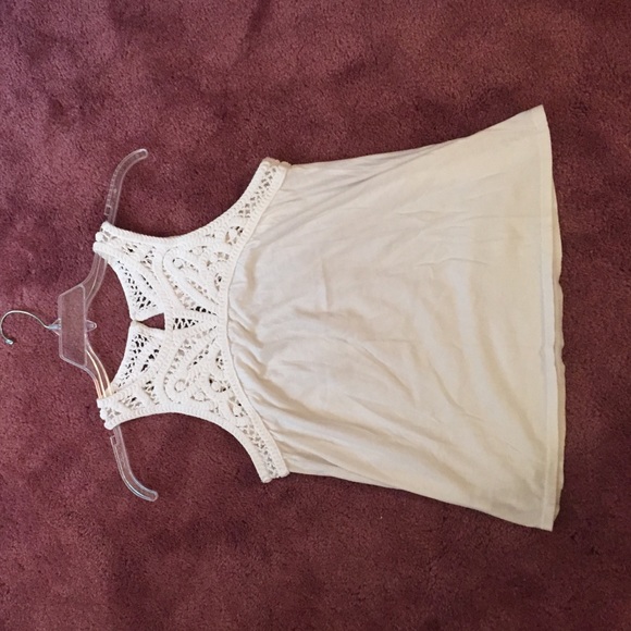 🌟 Ivory Embroidered Tank - Picture 1 of 2