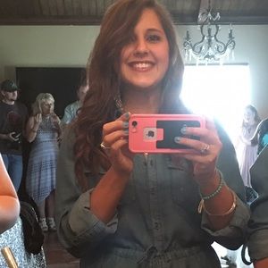 Meet your Posher, Danielle