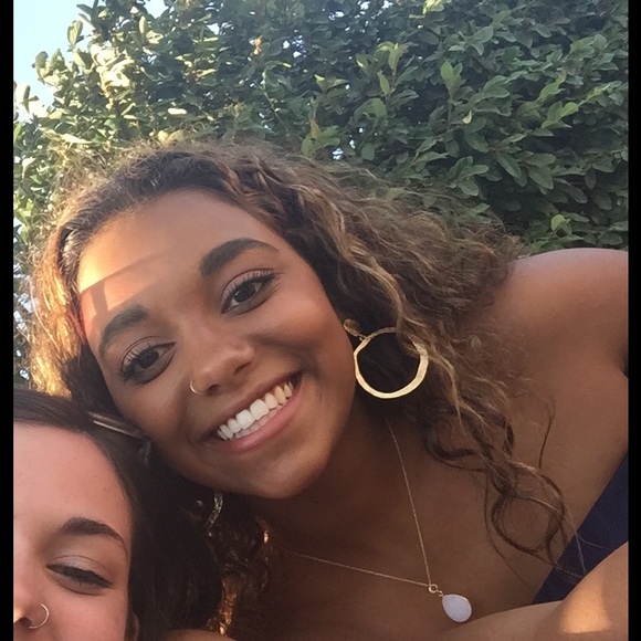 Meet your Posher, Kelsey - Picture 1 of 1