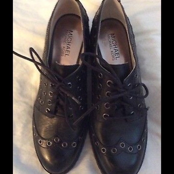🌸HOST PIICK🌸MICHAEL KORS Studded Shoes new - Picture 2 of 4