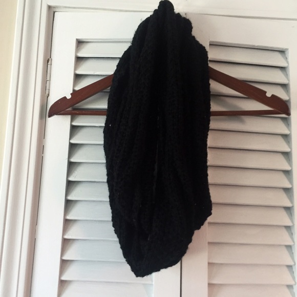 black knit scarf