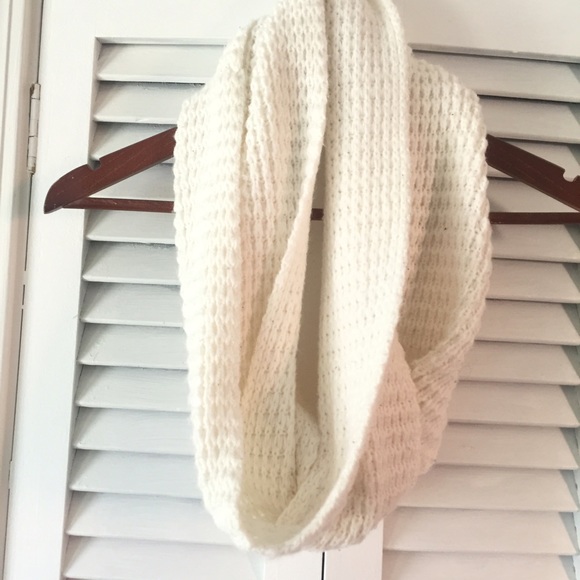 white knit scarf