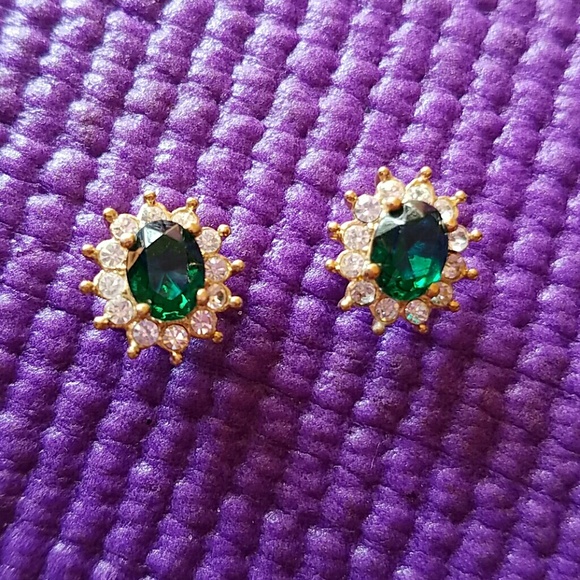 Stunning Vtg Roman Emerald Earrings!