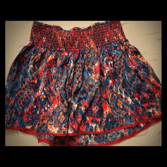 Flowy scort-type short