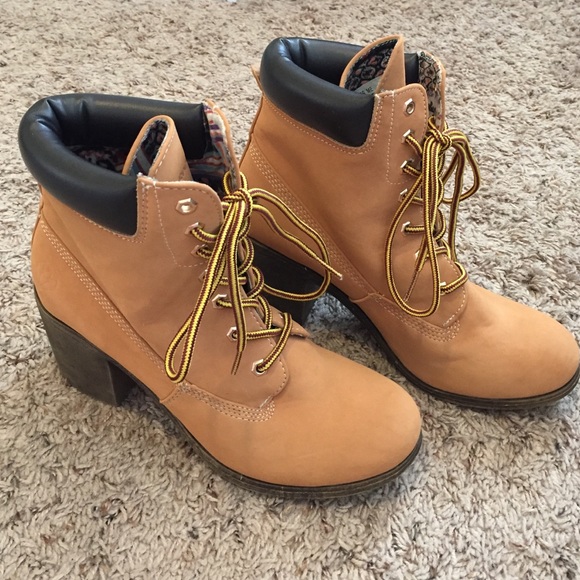 Heeled timberlands/work boots