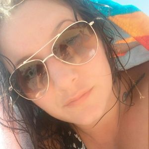 Meet your Posher, Alexis