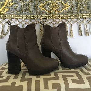 ⚡️Free Shipping⚡️Taupe Platform Booties