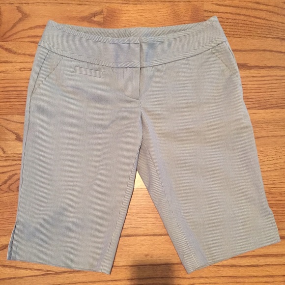 Lowest! Cute gray white pinstripe Bermuda shorts,7