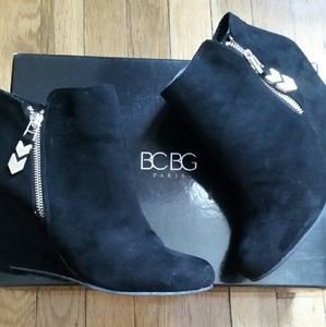 BCBG black wedge boots