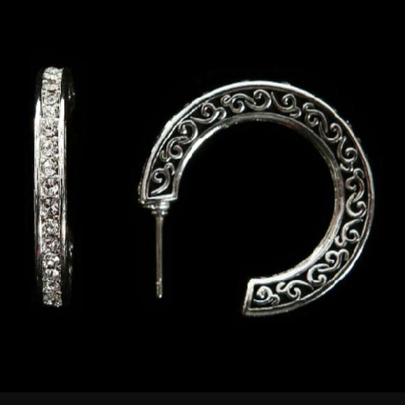 Medium cuff earrings