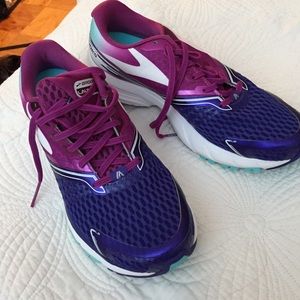 Brooks launch running shoes. Size 8