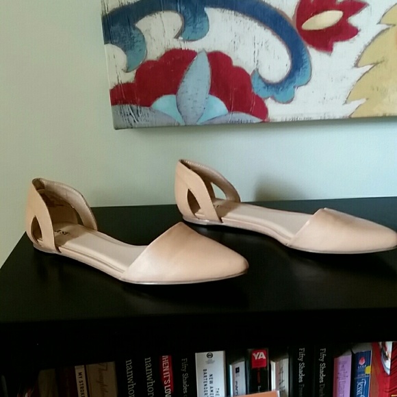 Just Fab size 11 neutral flats