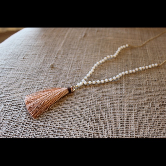 Rose taupe fringe necklace - Picture 2 of 3