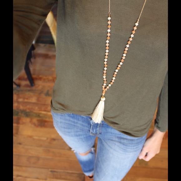 Rose taupe fringe necklace - Picture 3 of 3