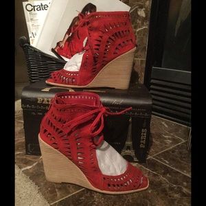 Rodillio High Wedge Sandal - Red. Size 10