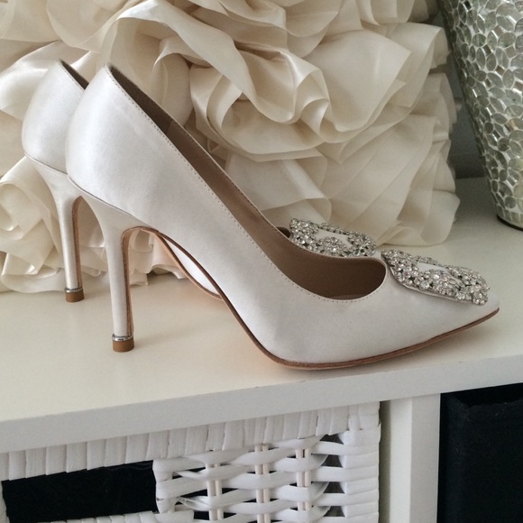 Manolo Blahnik white satin Hangisi bridal heels - Picture 3 of 4