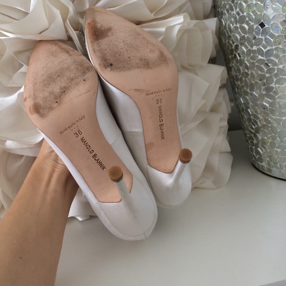 Manolo Blahnik white satin Hangisi bridal heels - Picture 4 of 4