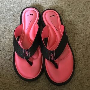 Nike comfort flip flops
