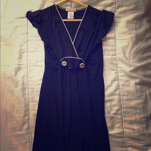 Black v neck dress