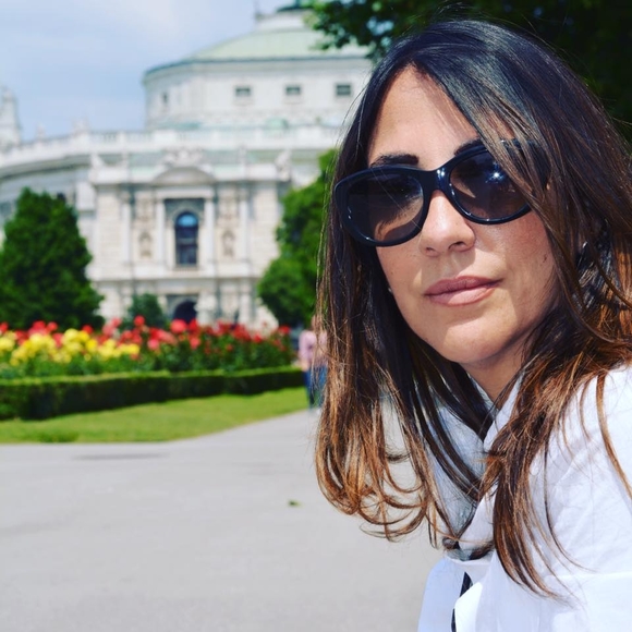 Meet your Posher, Raquel