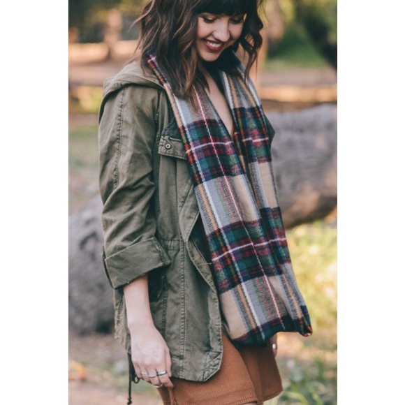 🎁SALE🎁 Red Flannel Fringe Infinity Scarf - Picture 2 of 4