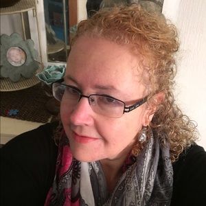 Meet your Posher, Dee