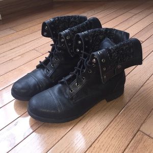 Size 8 black combat boots