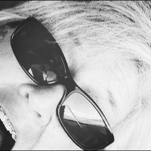 Meet your Posher, Suzanne