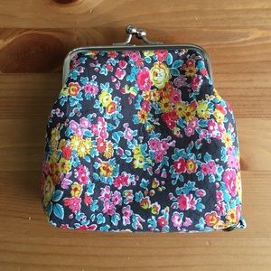 Essential Oil Clutch w/ 6 Roller Bottles
