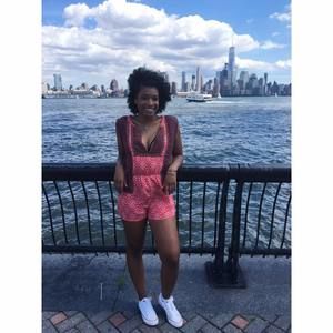 Meet your Posher, Nia