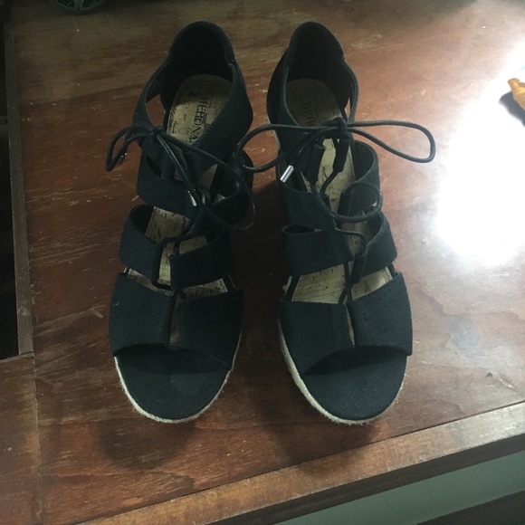 Boho lace up wedges ! 👠