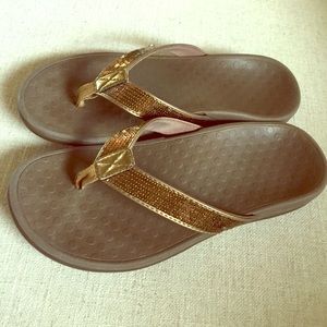 Vionic "Tide II" Toe Post Sandal
