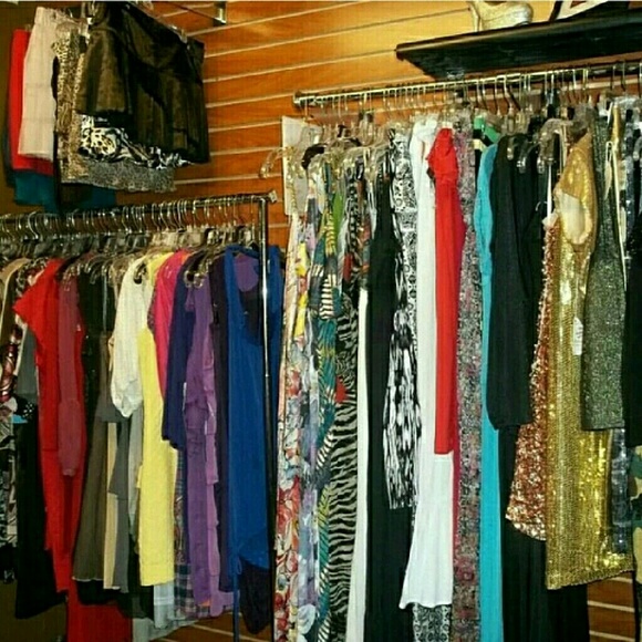 EXPIRED-CLEAR THE RACK! QUALITY GARMENTS - Picture 2 of 4