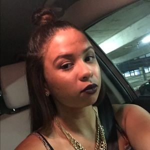 Meet your Posher, Marissa