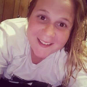 Meet your Posher, Becca