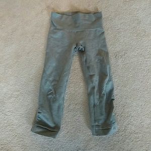 Wunderunder Lululemob Capris